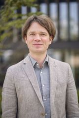 Prof. Dr. Julian Schröter
